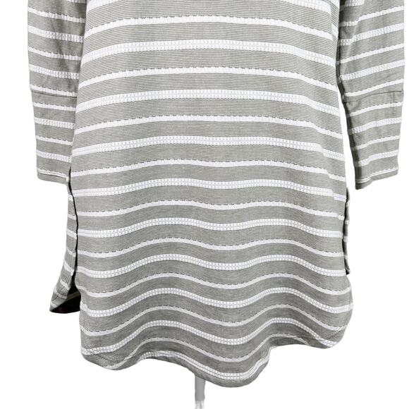 Chico's Zenergy Textured Top S 4-6 Gray White Stripe 0 Envelope Hem New - Picture 11 of 14